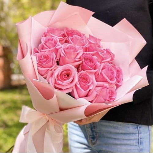 Купить на заказ Букет из 19 розовых роз с доставкой в Байконуре