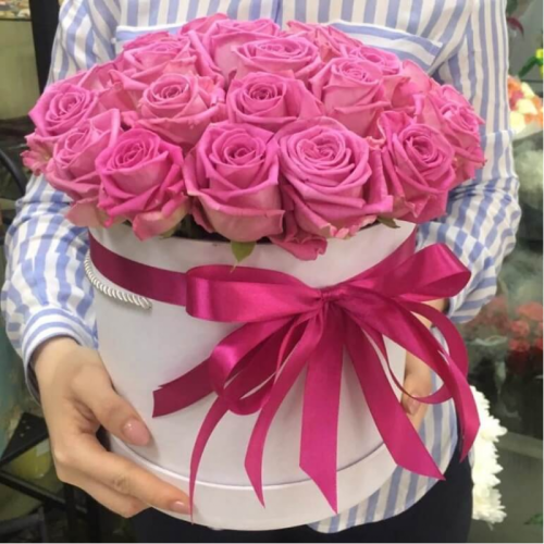 Купить на заказ 25 розовых роз в коробке с доставкой в Байконуре