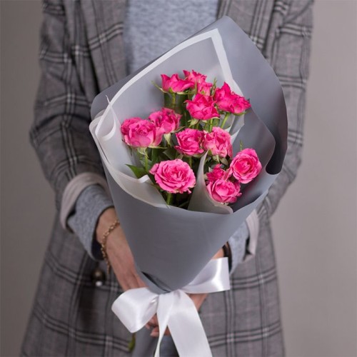 Купить на заказ Букет из 3 кустовых роз с доставкой в Байконуре